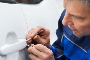 Ouverture de Porte de Voiture : Méthodes Professionnelles et Cas Complexes